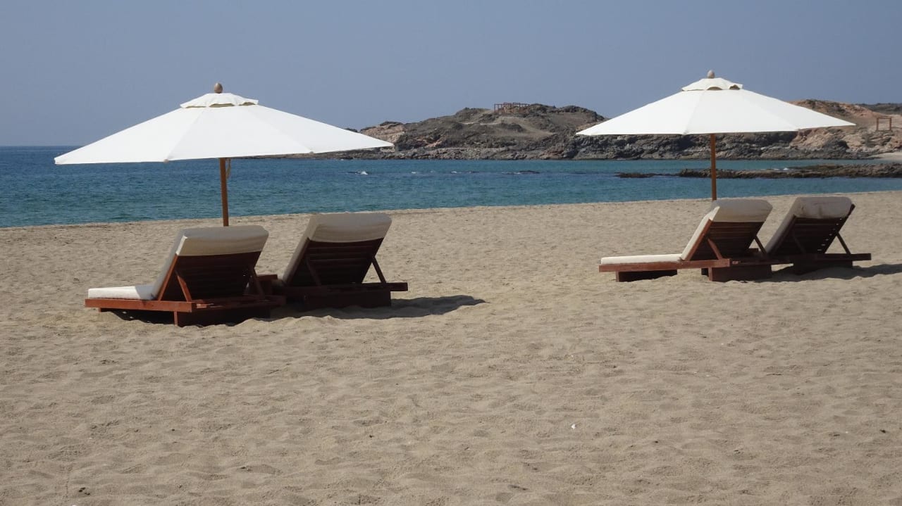 Strand Alila Hinu Bay