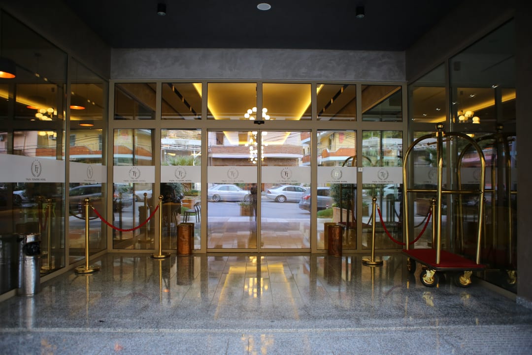 Lobby Twin Towers Hotel