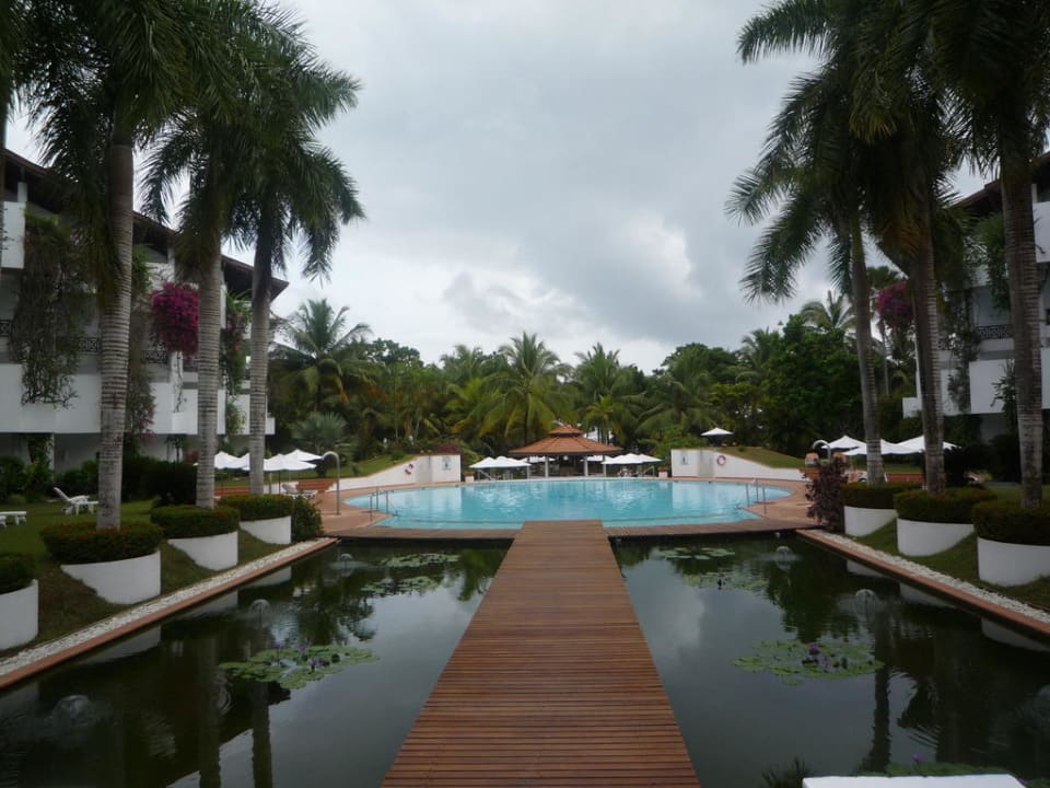Blick  Richtung Pool Hotel Lanka Princess Ayurveda