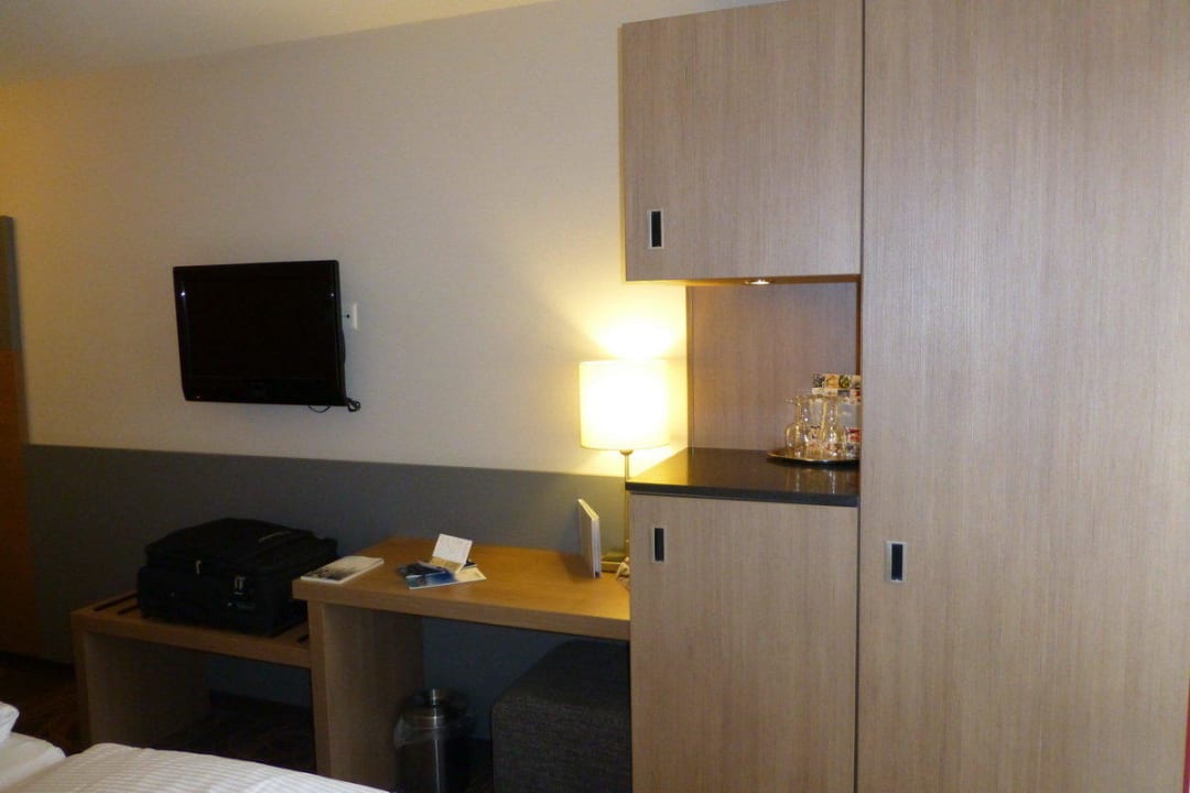 Schrank inkl. Safe und Minibar AMERON Luzern Hotel Flora