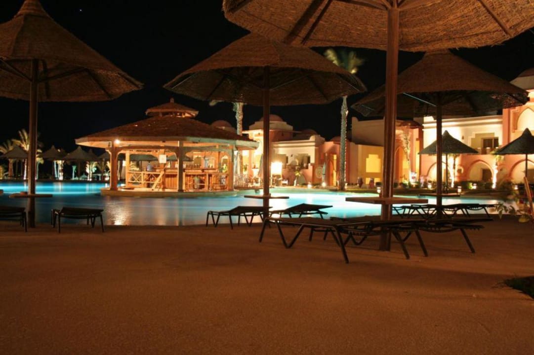 Pool bei Nacht Serenity Alpha Beach