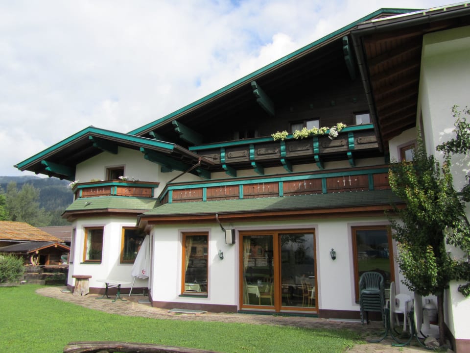 Blick vom Garten, unten Speisesaal Hotel Sieglhub