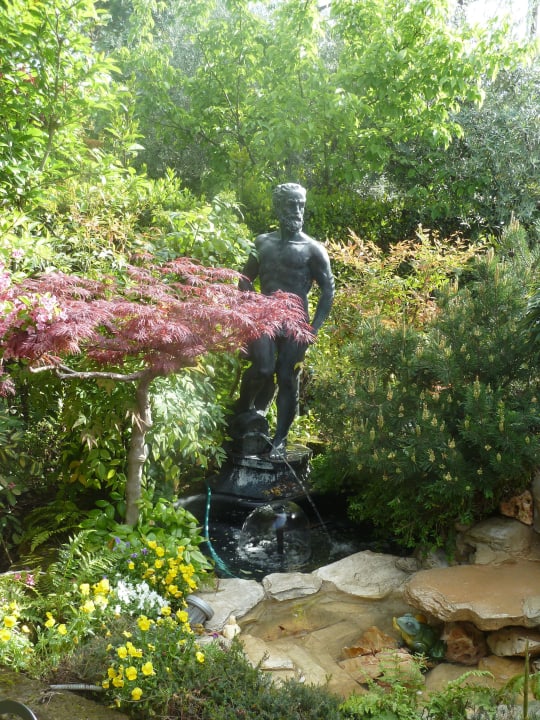 Statue neben der Frühstücksterrasse Hotel Campagnola