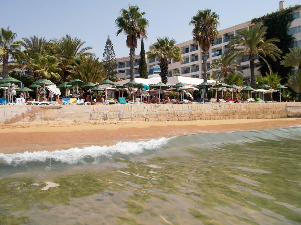 Blick auf Hotel von Wasser aus. Top Hotel