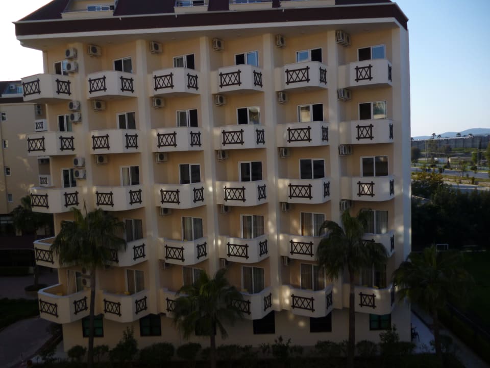 Titan Garden Solivia Hotel