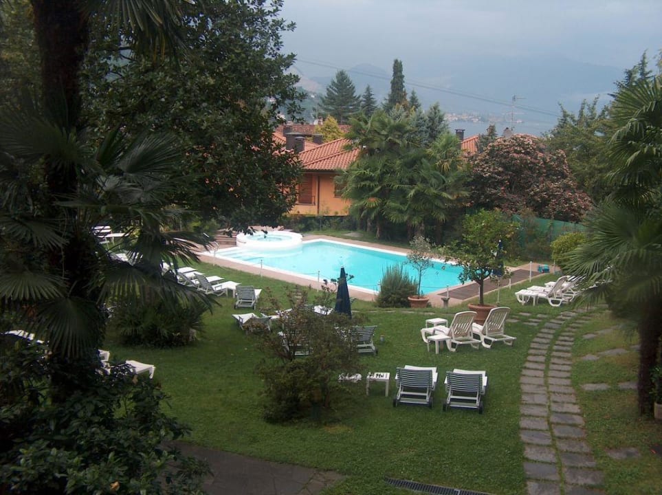 Gartenanlage mit Pool Hotel Royal Stresa