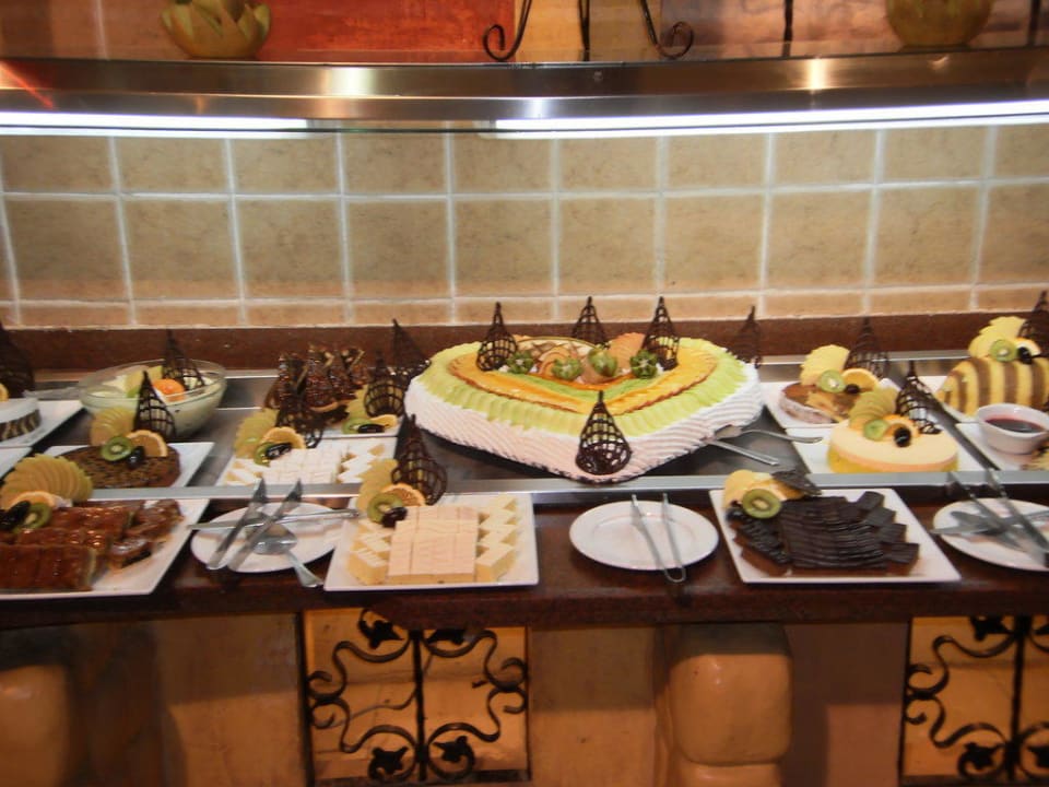 Nachspeisenbuffet im Hauptrestaurant Pickalbatros Alf Leila Wa Leila Resort - Neverland Hurghada