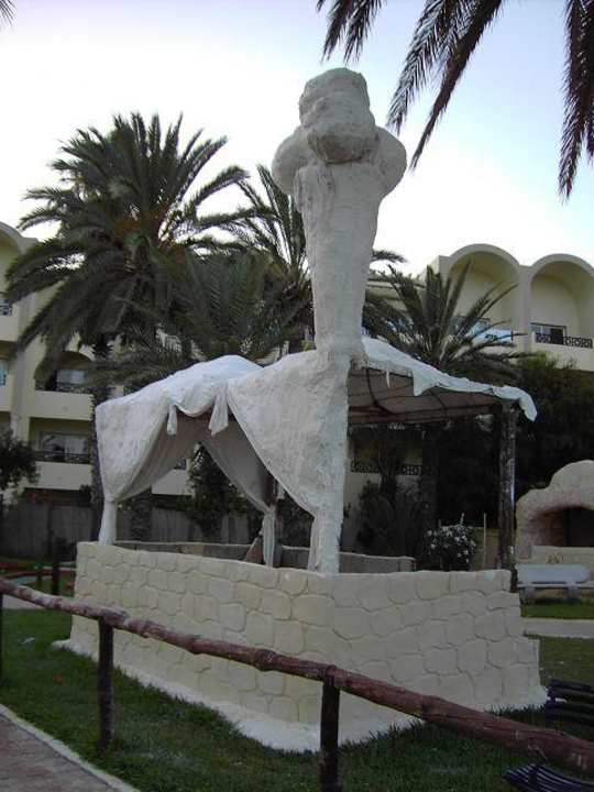 Eishaus im Bau Hotel Nesrine