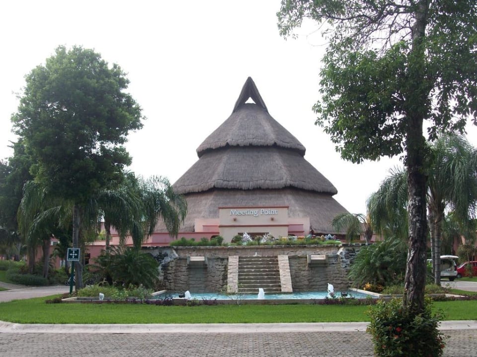Meeting Point Sandos Playacar Beach Resort