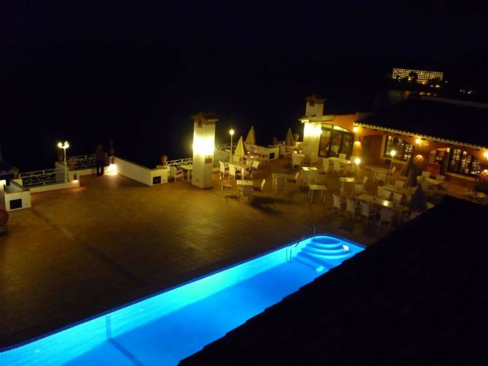 Sonnenterrasse bei NAcht Hotel Aldea Cala Fornells 2