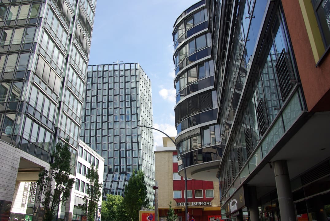 Vor dem Hotel Hotel ibis Hamburg St. Pauli Messe