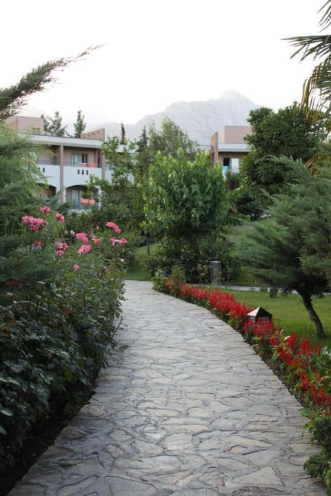 Дорожка в саду Greenwood Kemer Resort