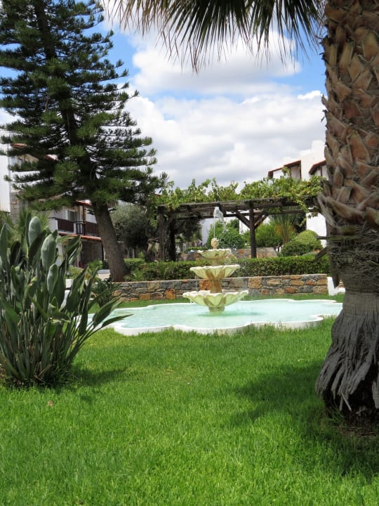 Außenansicht Alexander Beach Hotel & Village Resort