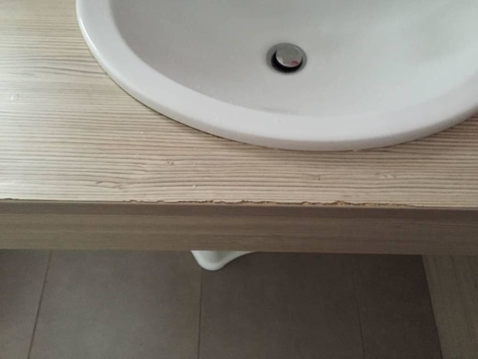 Waschtisch abgenutzt Center Parcs Park Bostalsee