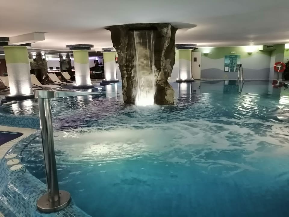 Pool Bull Escorial & Spa