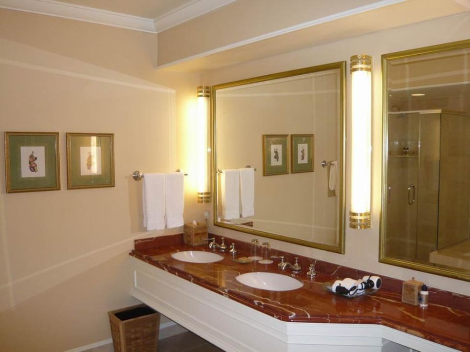 Bad Hotel Four Seasons Resort Lanai at Manele Bay