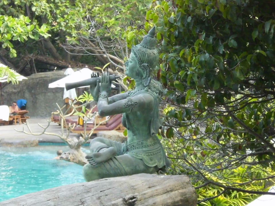 Eine der vielen Figuren Santhiya Koh Phangan Resort & Spa
