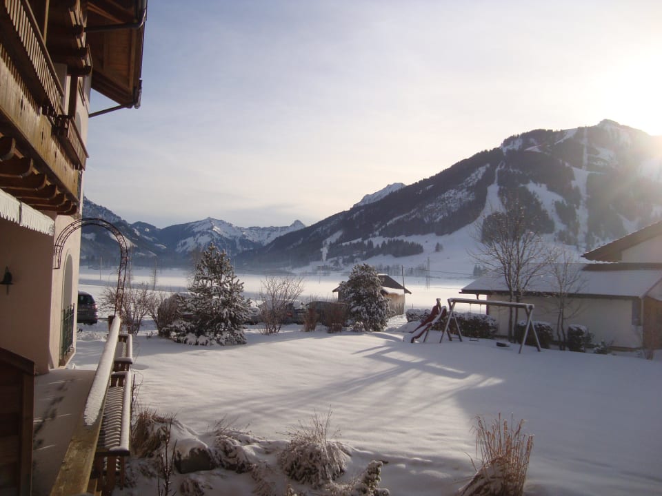 Blick auf's Neunerköpfle und Seilbahn MONS. suites wine passion
