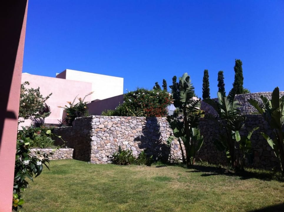 Bananenbäume hinter unserem Zimmer Atlantica Belvedere Resort