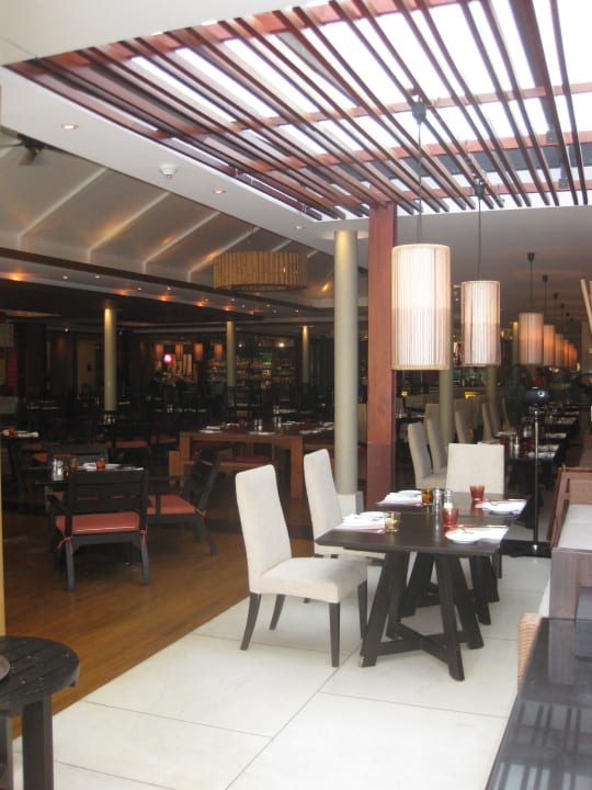 Restaurant Holiday Inn Resort Phuket Surin Beach by IHG