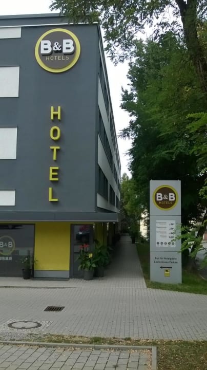 Außenansicht B&B Hotel Passau