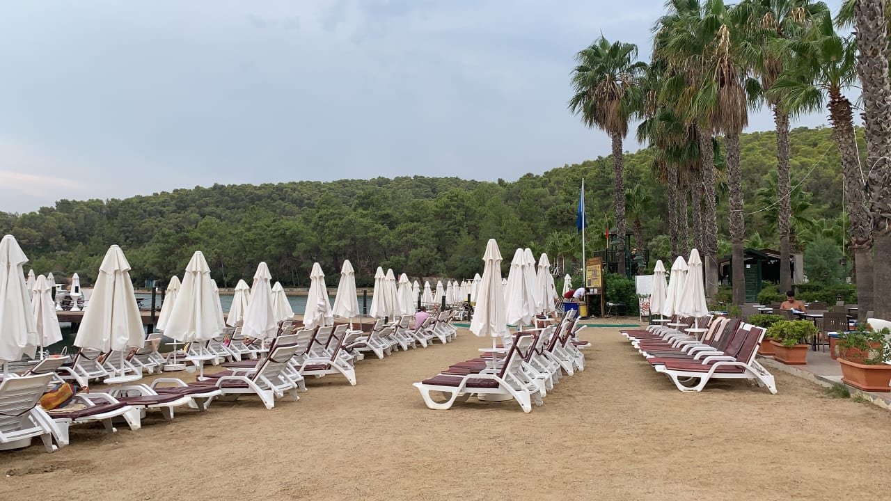 Strand Green Bay Resort & Spa