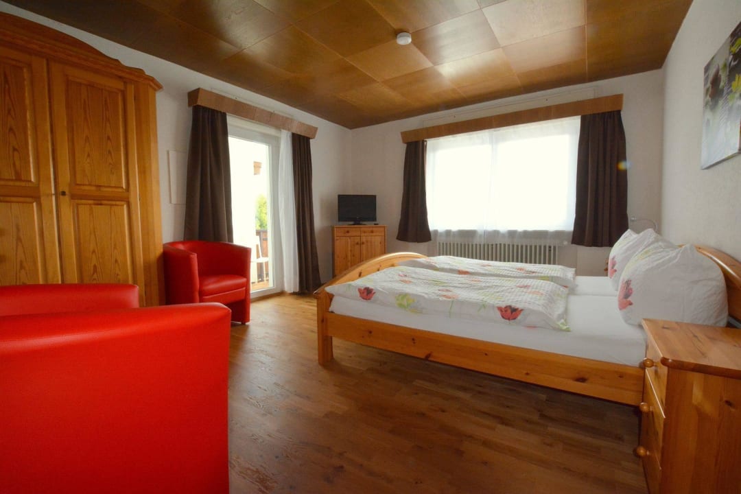 Doppelzimmer mit Parkett Hotel Arnica
