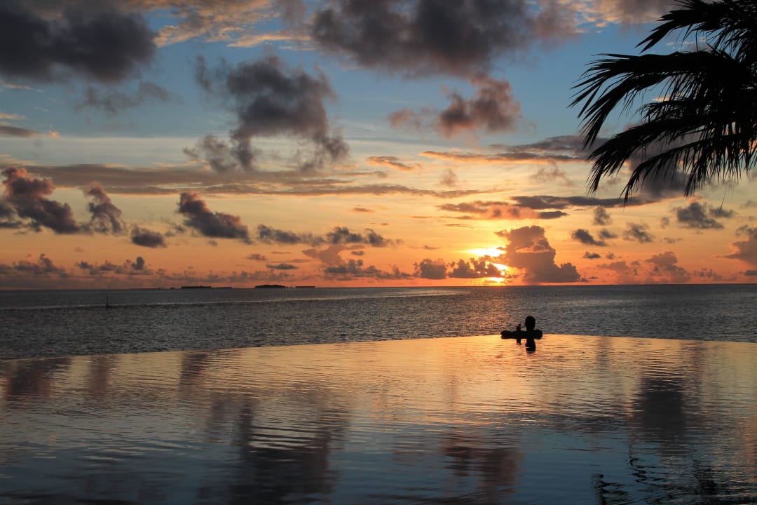 Infinity Vilamendhoo Island Resort & Spa