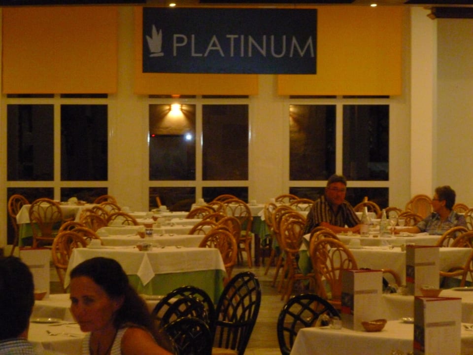 Abgesperrter Essbereich für "Besser-Touristen" !!! Fuerteventura Princess