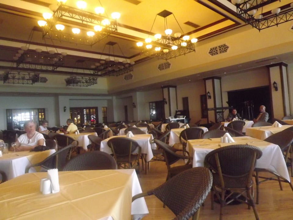 Der Speisesaal morgens um 08.30 Uhr Salamis Bay Conti Resort Hotel & Casino