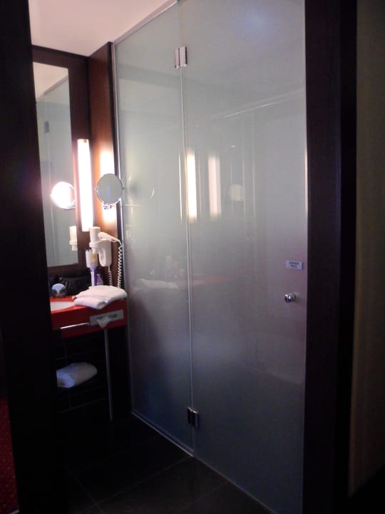 Hinter der Tür war die Toilette Best Western Plus Amedia Art Salzburg