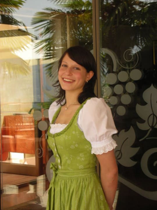 Freundlicher Empfang: Rezeptionistin Veronika Hotel Lagrein