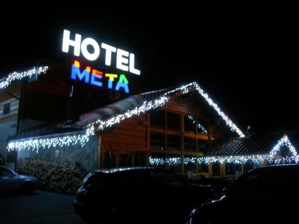 Oświetlenie frontu Hotel Meta Resort & Vine SPA