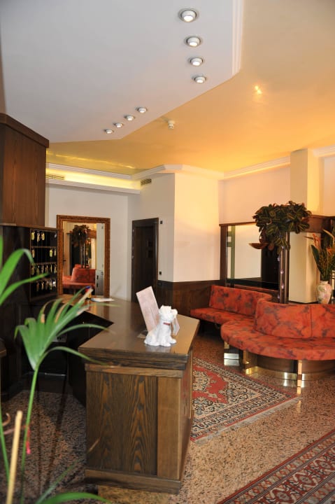 Hall Hotel Benini