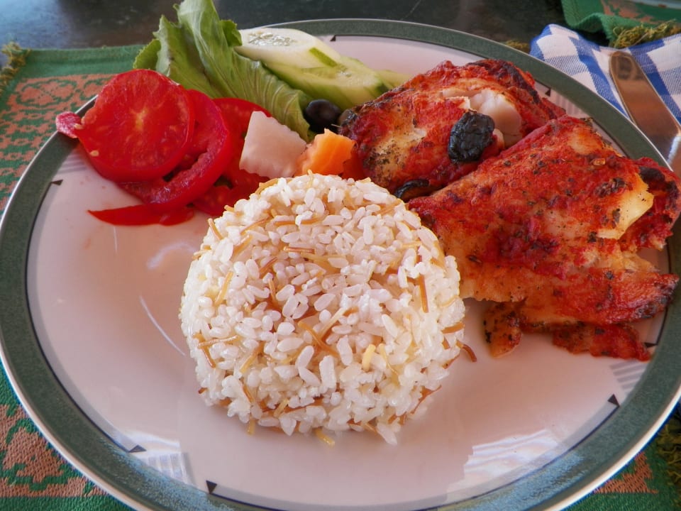 Essen des Poolrestaurants Continental Hotel Hurghada