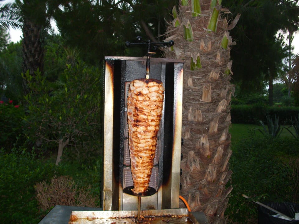 Dönerfleisch am Abend Club Turtas Beach Hotel