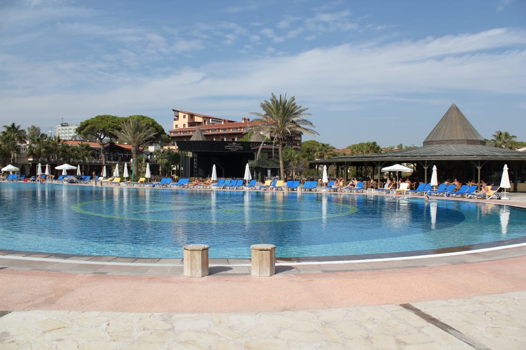 Pool mit Poolbar Papillon Belvil