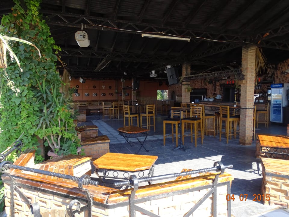 Beachar Club Turtas Beach Hotel