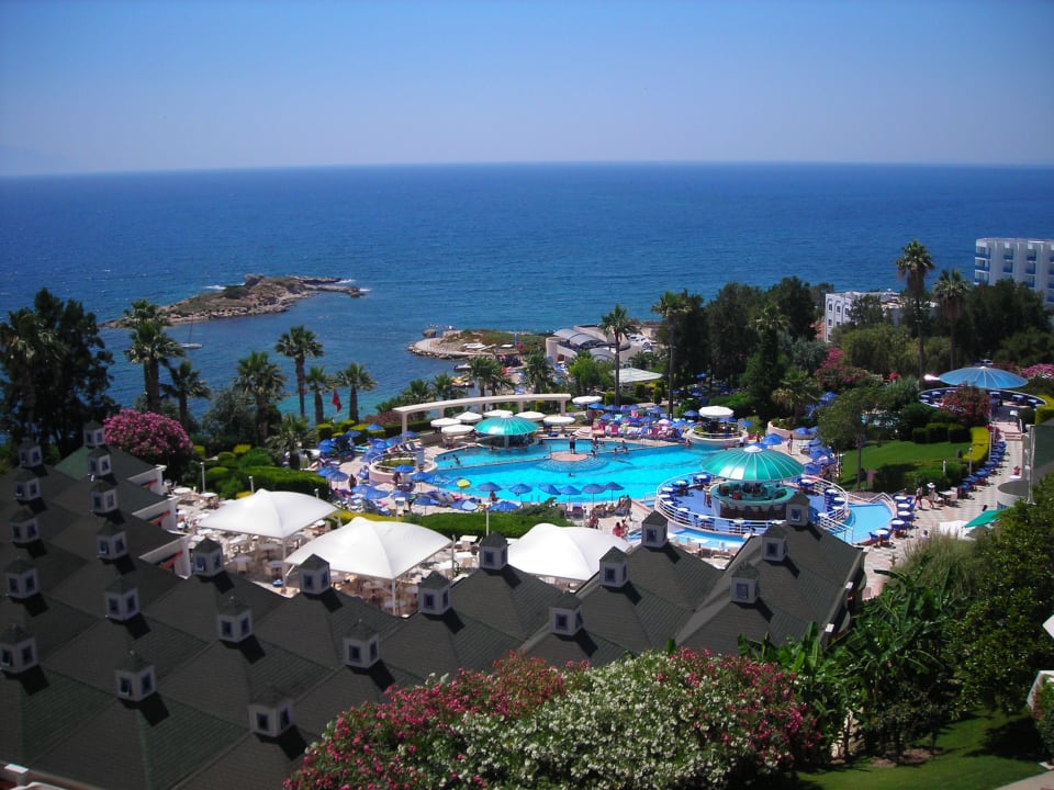 Grand blue sky hotel 4. Гранд Блю Скай. Grand Blue Sky 4* Кушадасы, 150 м до моря. Blue Sky Турция. Grand Blue Sky International 4* развлечения рядом.