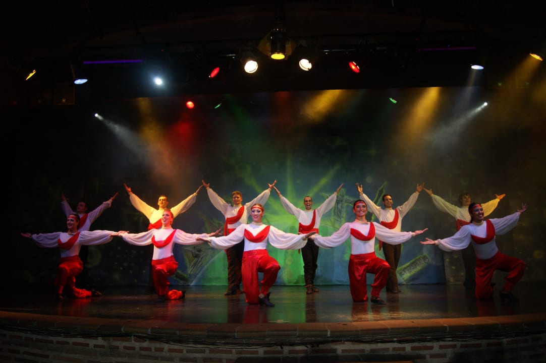 Танцы народов мира от аниматоров Limak Limra Hotel & Resort