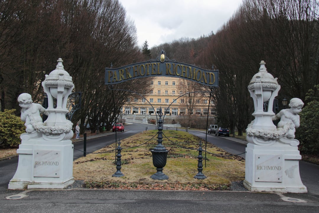 Tor zur Parkanlage Hotel Richmond