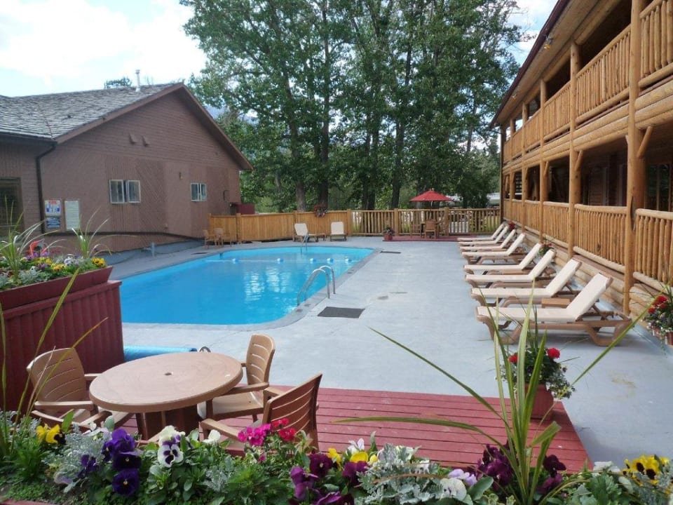 Pool Pocahontas Cabins