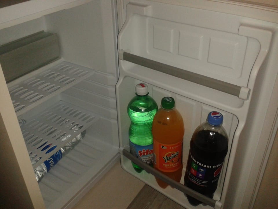 Minibar im Zimmer Ramada Resort by Wyndham Side