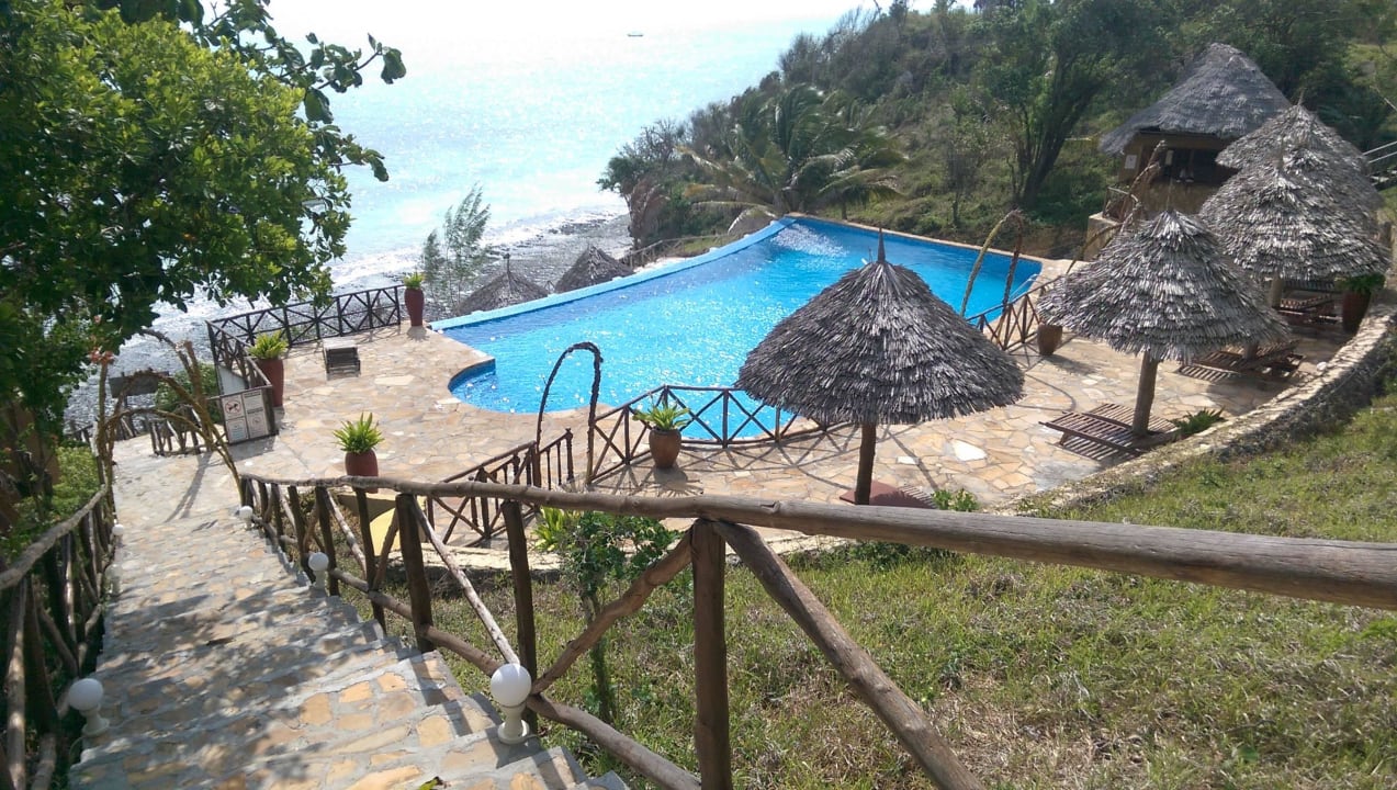 Treppenabgang zum Pool und Strand Pearl Beach by Sansi