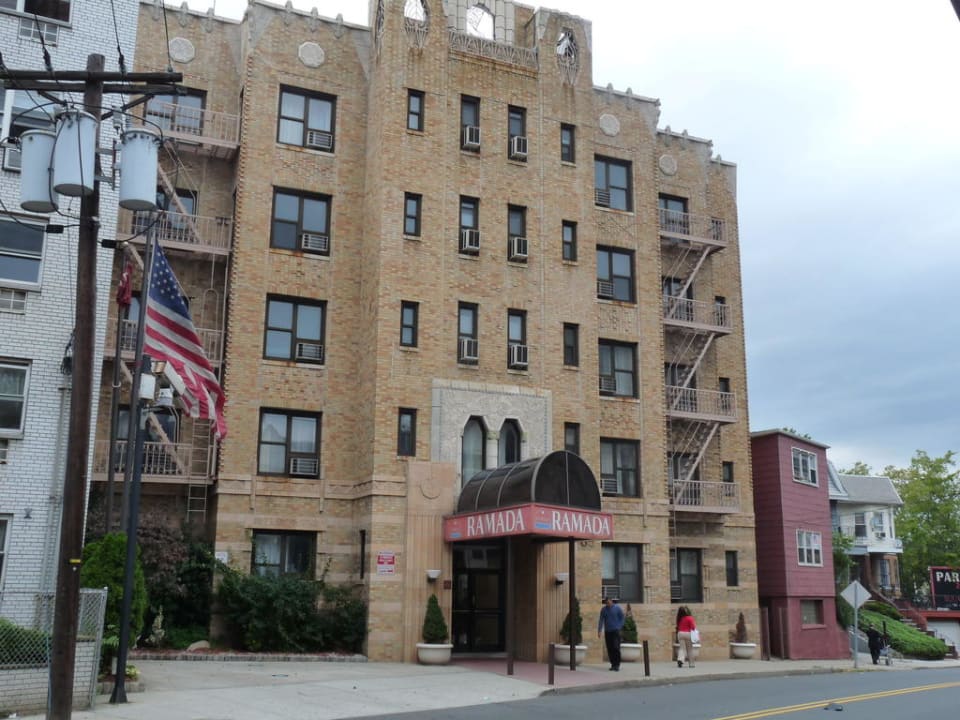 Hoteleingang Ramada Ramada by Wyndham Jersey City