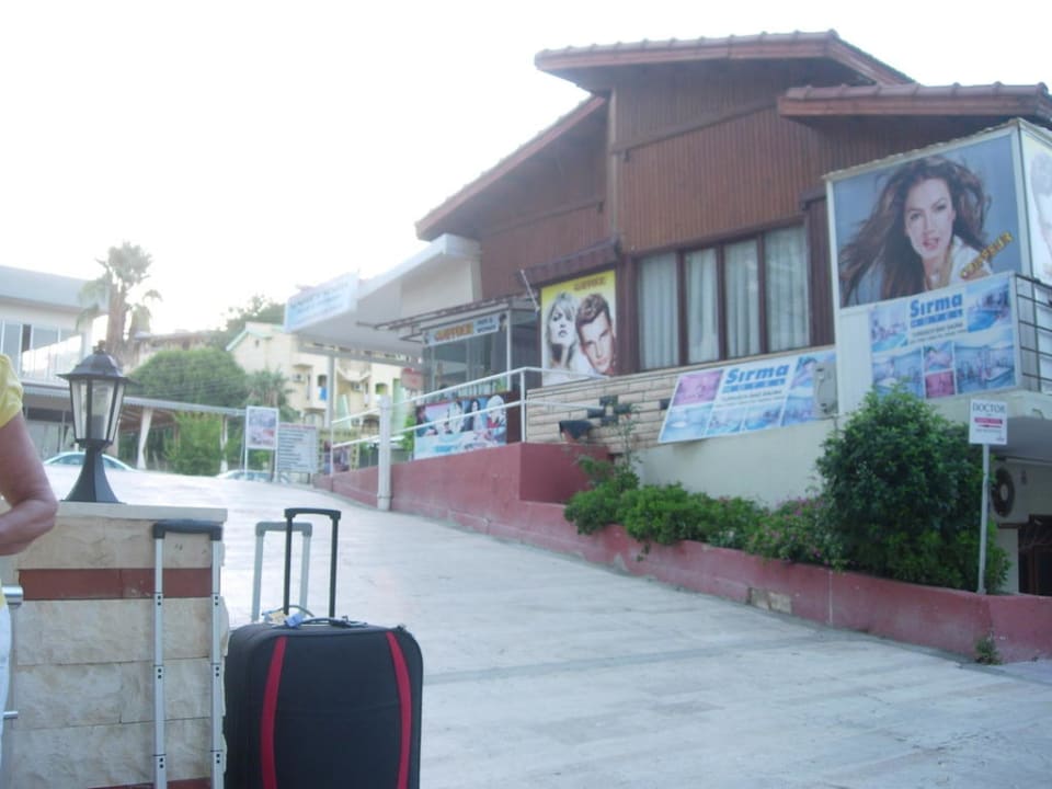 Friseur/Einkaufsstraße vorm Hotel Hotel Sirma