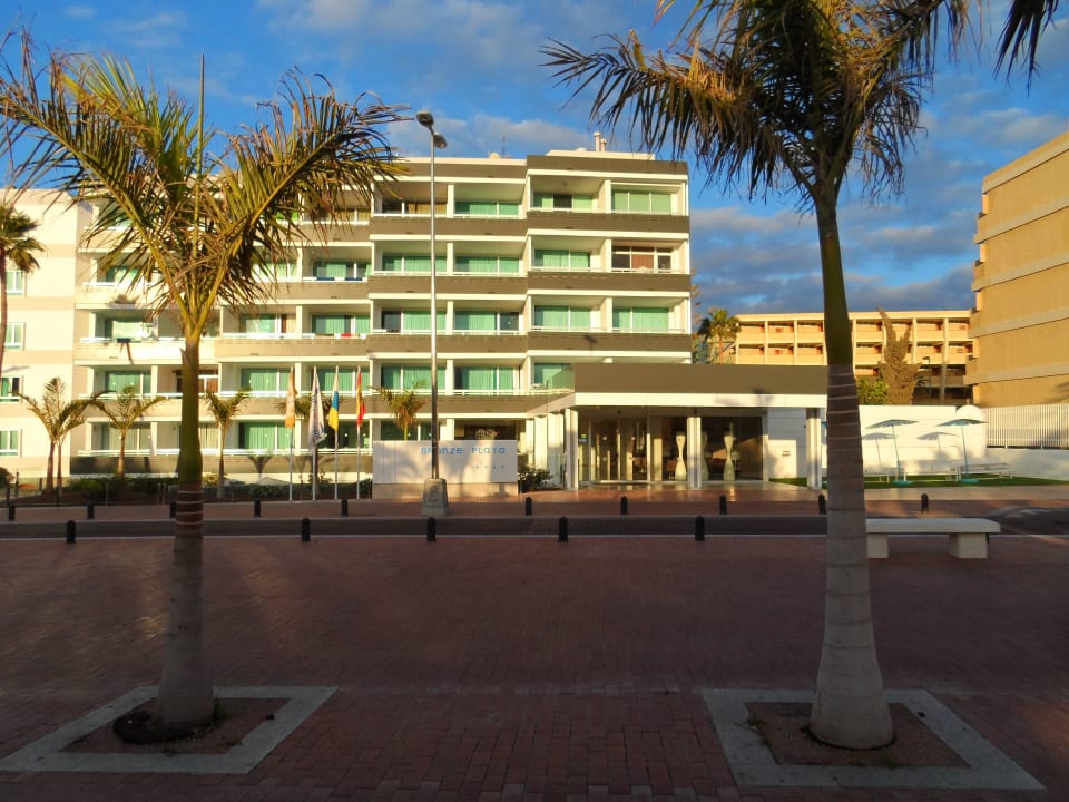 Hotel von außen alltoura Club Hotel Akeah Broncemar