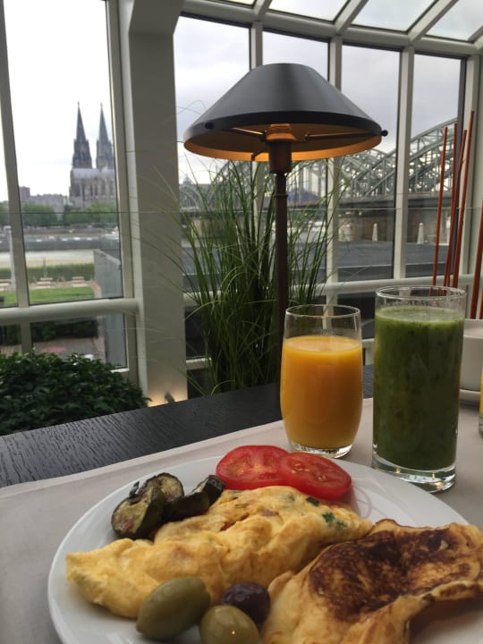 Blick vom Restaurant auf den Dom Hyatt Regency Köln