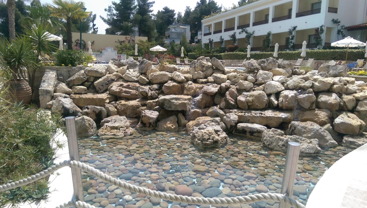 Vor dem Restaurant Aegean Melathron Thalasso Spa Hotel