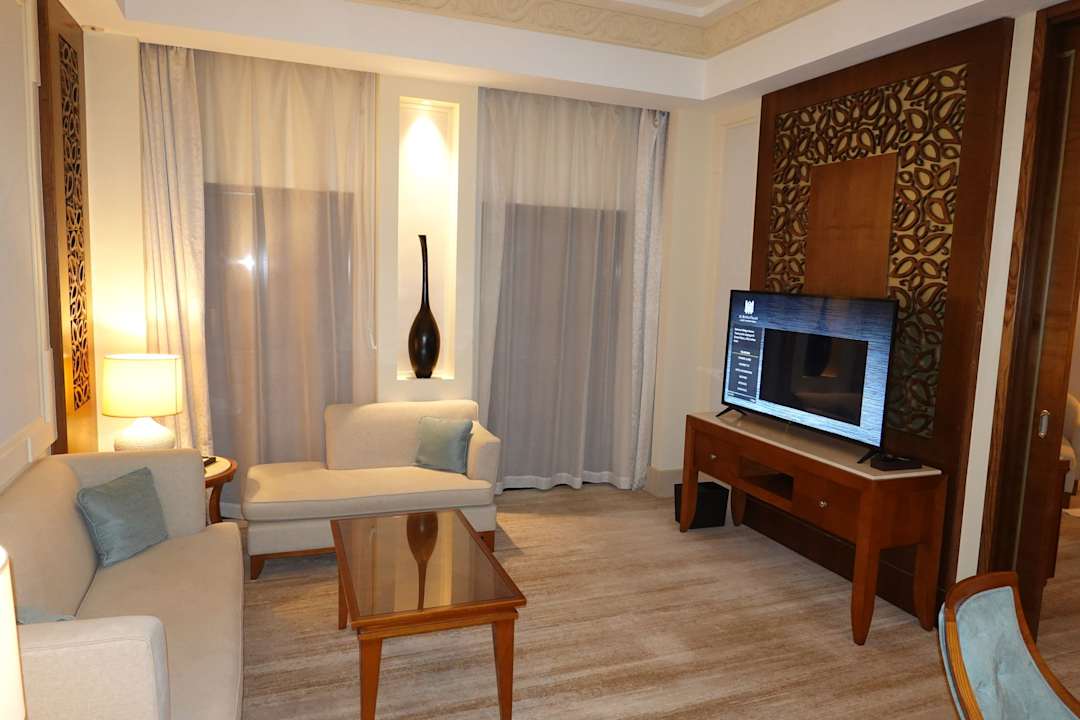 Zimmer Al Bustan Palace - A Ritz-Carlton Hotel